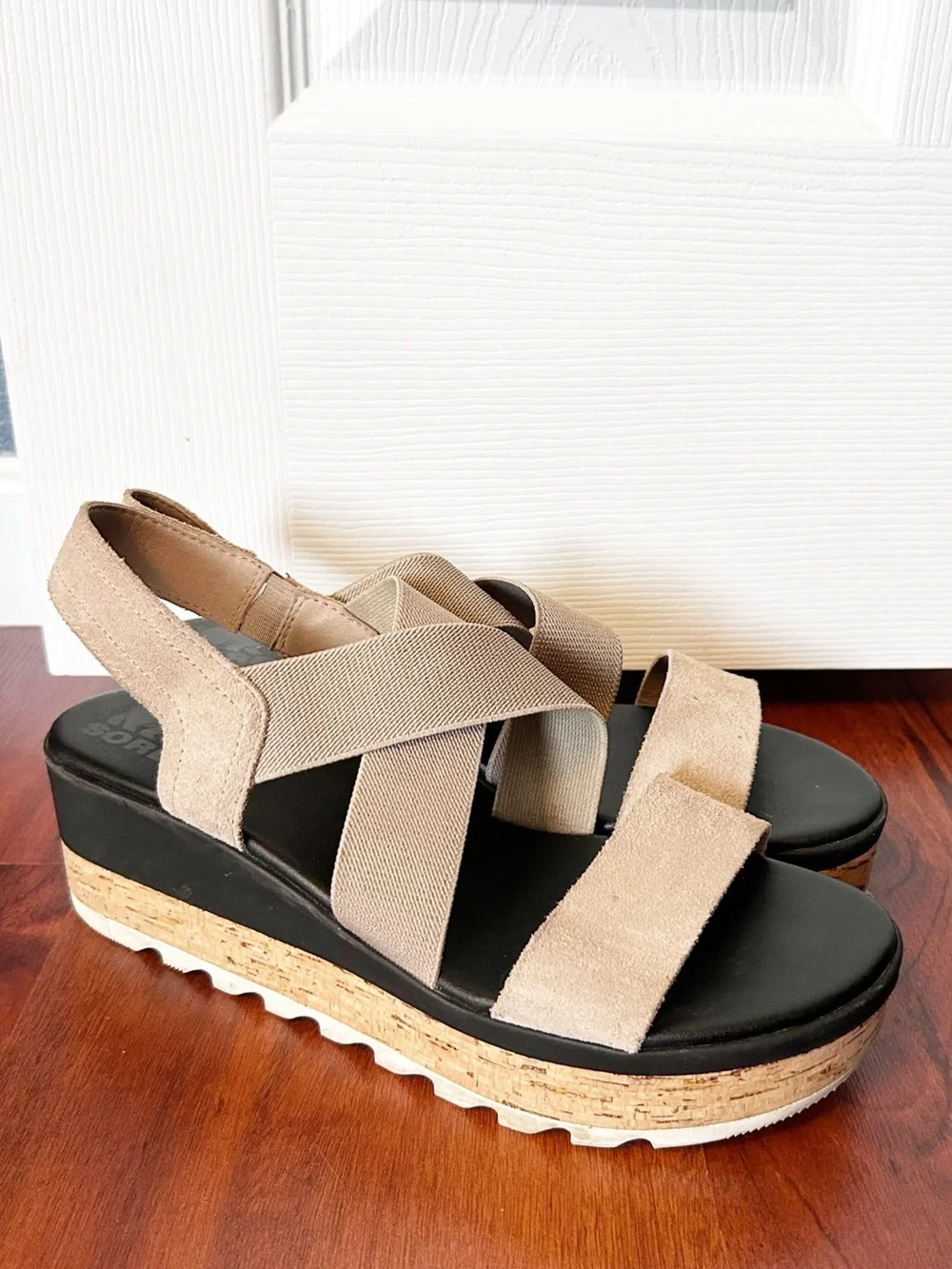 Sorel Cameron Flatform Sandal Taupe Suede Wedge Strappy Comfort Travel Chic 9.5